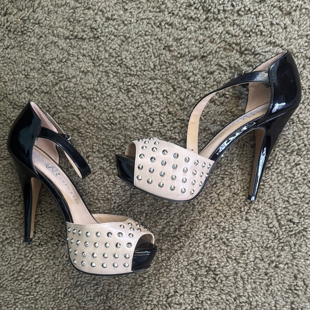 Rock & Republic Black and Cream Elegant Heels